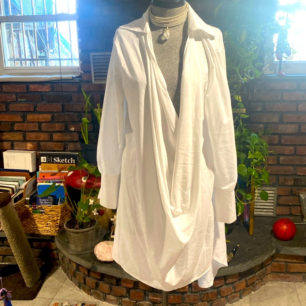 Long overduer the thigh dress shirt